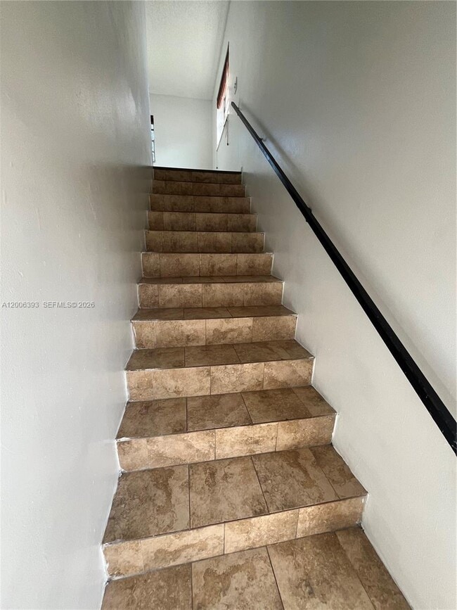 Building Photo - 334 E 21st St Unit 3