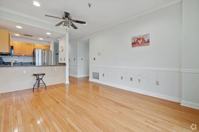 Building Photo - 84 Adams St Unit 5C Rental