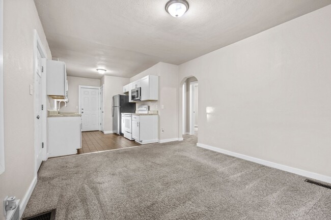 Photo - 2900 Oxford St