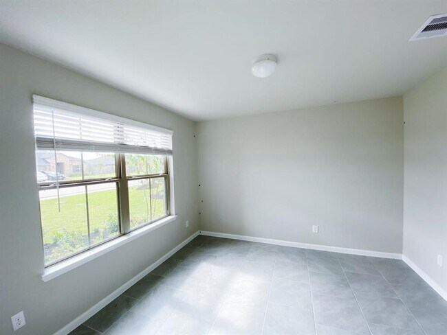 Photo - 9219 Downing St