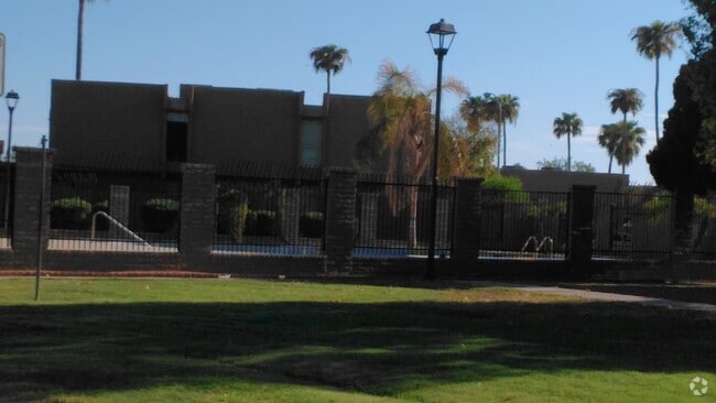 Building Photo - 1445 N 53rd Dr Rental