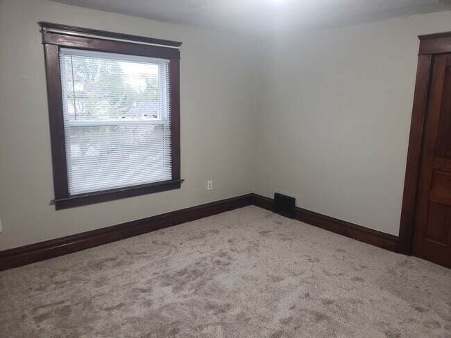Living Room - 610 N Sycamore St Unit 2