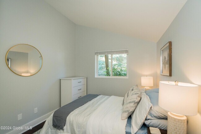 Photo - 9 Bolster Ln NE