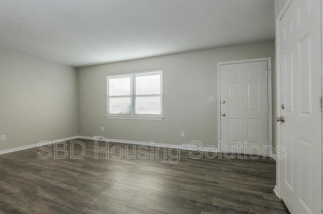 Photo - 16104 Slater Ave