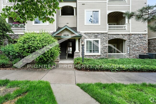 Building Photo - Spacious Condo with Central AC and Washer/... Unit #204