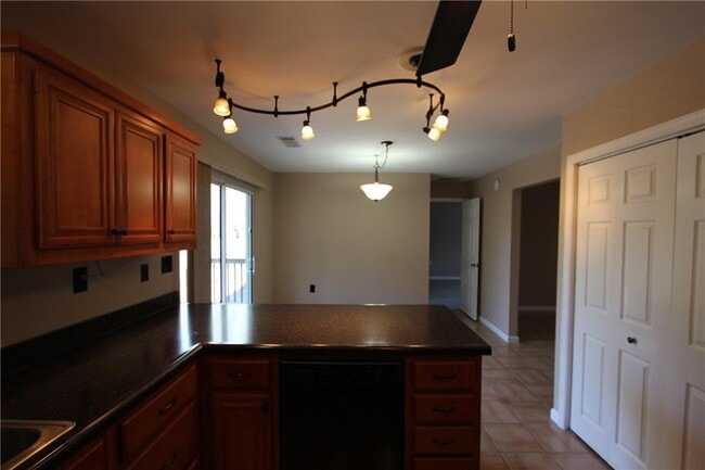 Photo - 1825 Skyline Dr