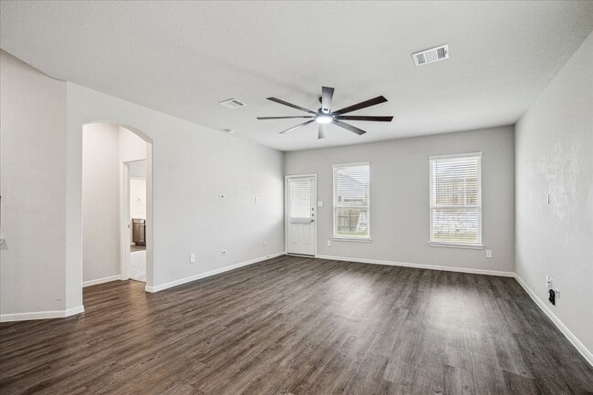 Photo - 935 Golden Willow Ln