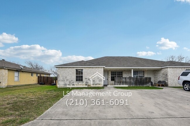 Photo - 7636 Oak Chase