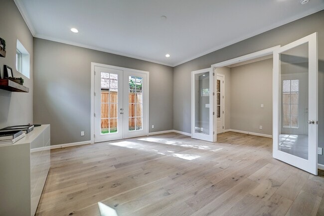 Photo - 505 Reinicke St