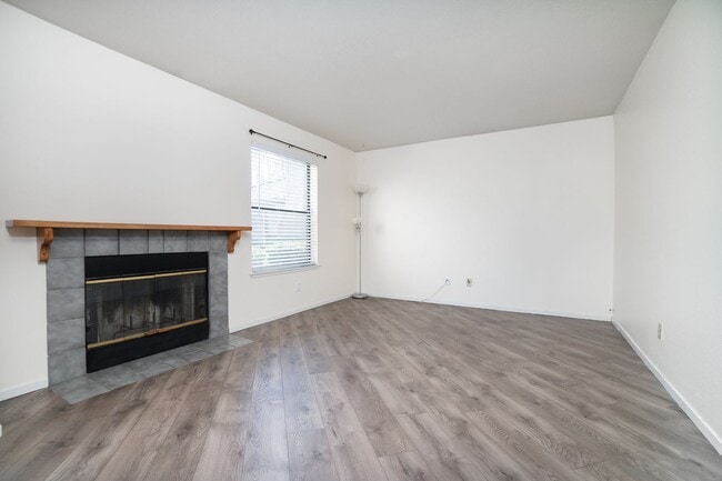 Photo - 2 Bedroom Condo For Rent