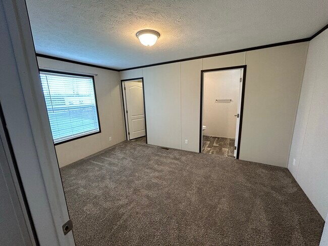 Photo - 691 Oregon St