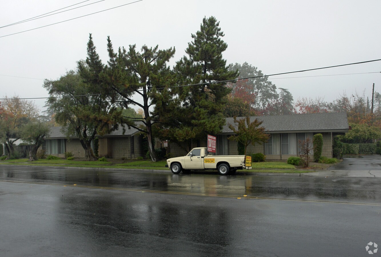 Photo - 1011 E Ashlan Ave