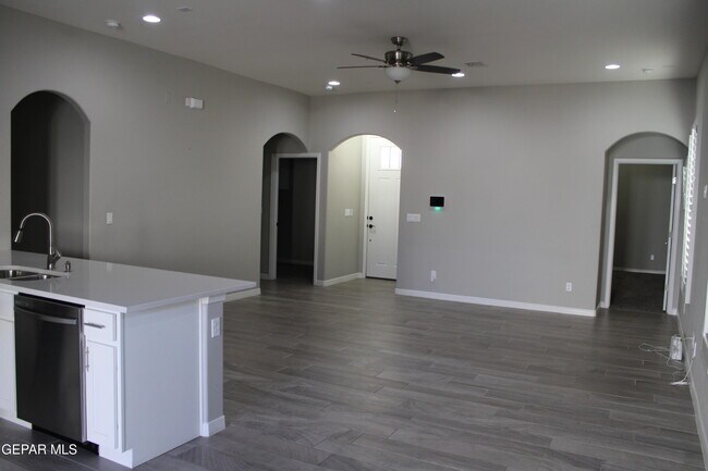 Photo - 754 Flexford St