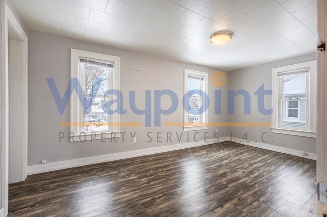 Photo - 912 Zeeland Ct NE