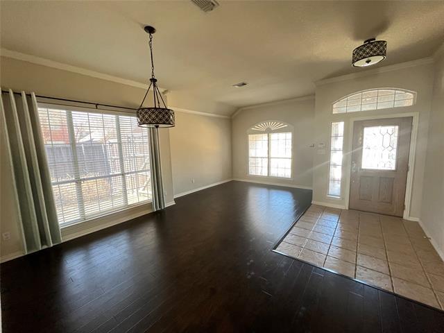 Photo - 6021 Blue Spruce Ln