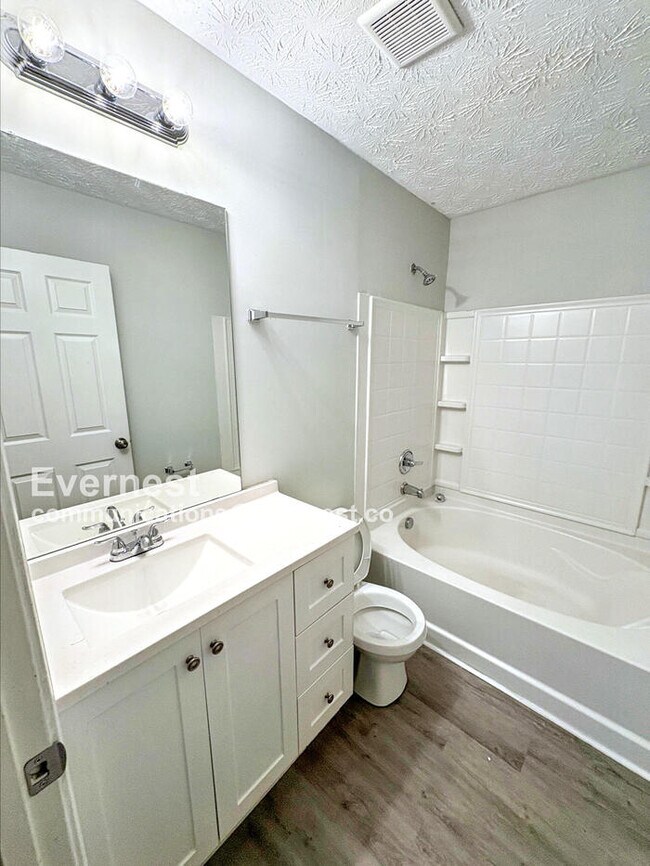 Photo - 2002 Grove Way