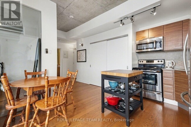 Photo - 354 Gladstone Ave Unit 507