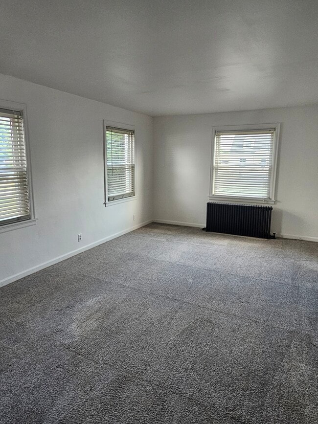 Living room - 105 Ohio St Unit A