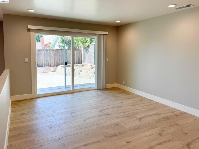 Photo - 2071 Seacliff Dr