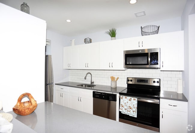 Photo - 412 Bronx River