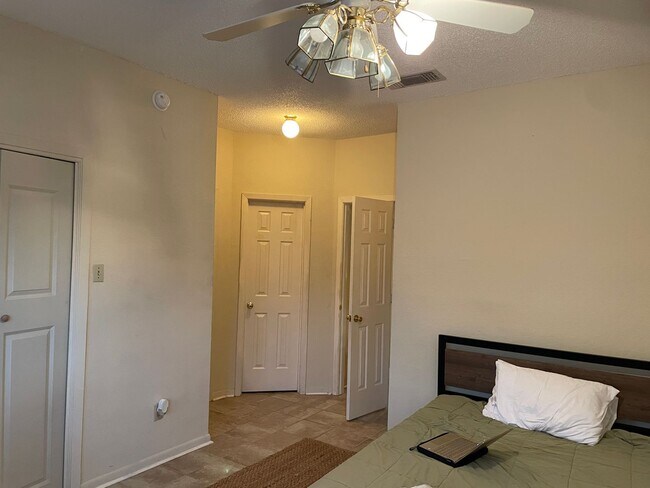 Photo - 915 W 23rd St Unidad 102