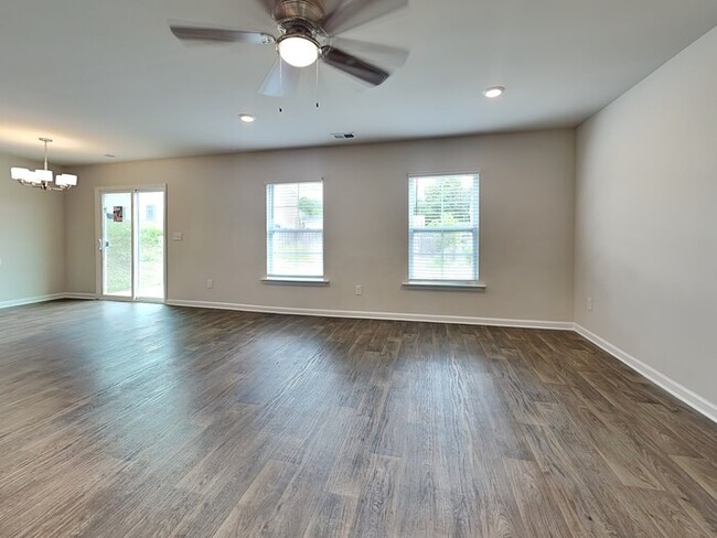 Photo - 331 Crooked Pne Ct