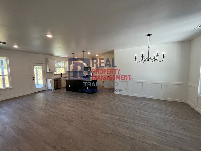 Photo - Stylish 3 Bed, 2 Bath Home in Gated Lakeside Community!