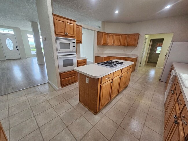 Photo - Spacious Home on 5 Acres For Rent!