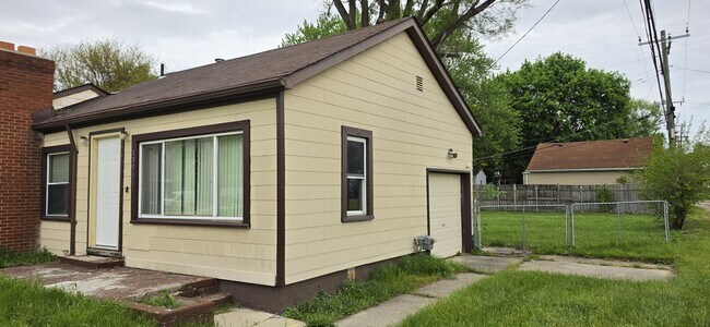 13501 Vernon Ave