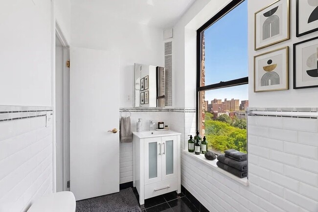 243 Henry St Unit 20