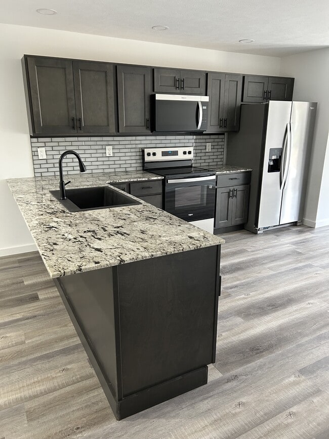 Photo - 423 W 3rd St