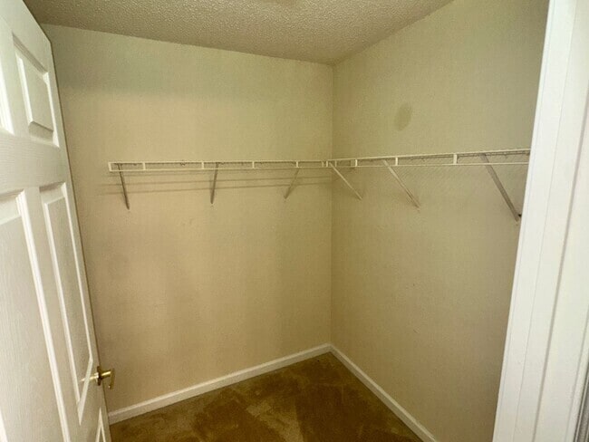 Photo - 2400 Huntscroft Ln Unidad 201
