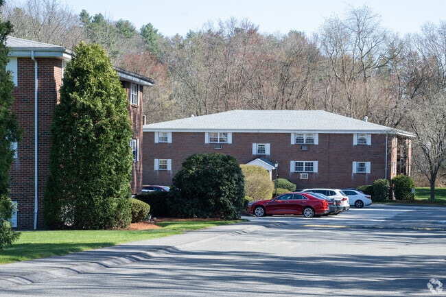 Building Photo - 39 Pleasant St Unit Northborough Manor Condo