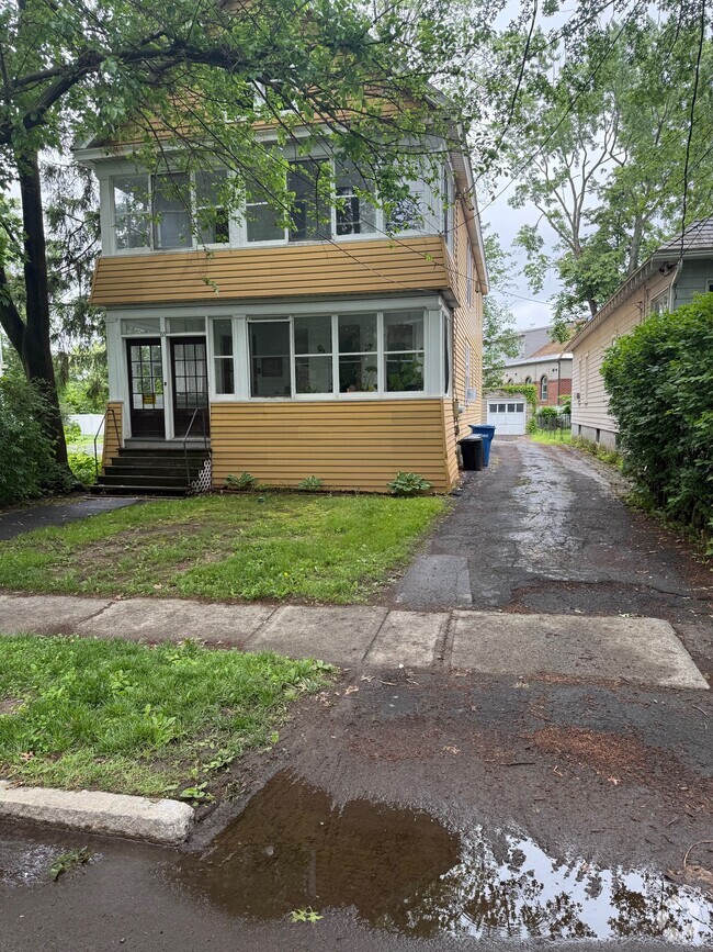 Building Photo - 65 Ten Eyck Ave Unit 2 Rental