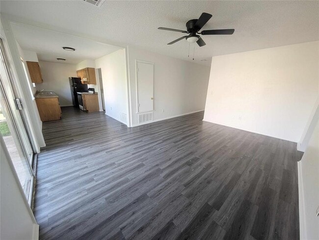 Photo - 407 Lotus Ave
