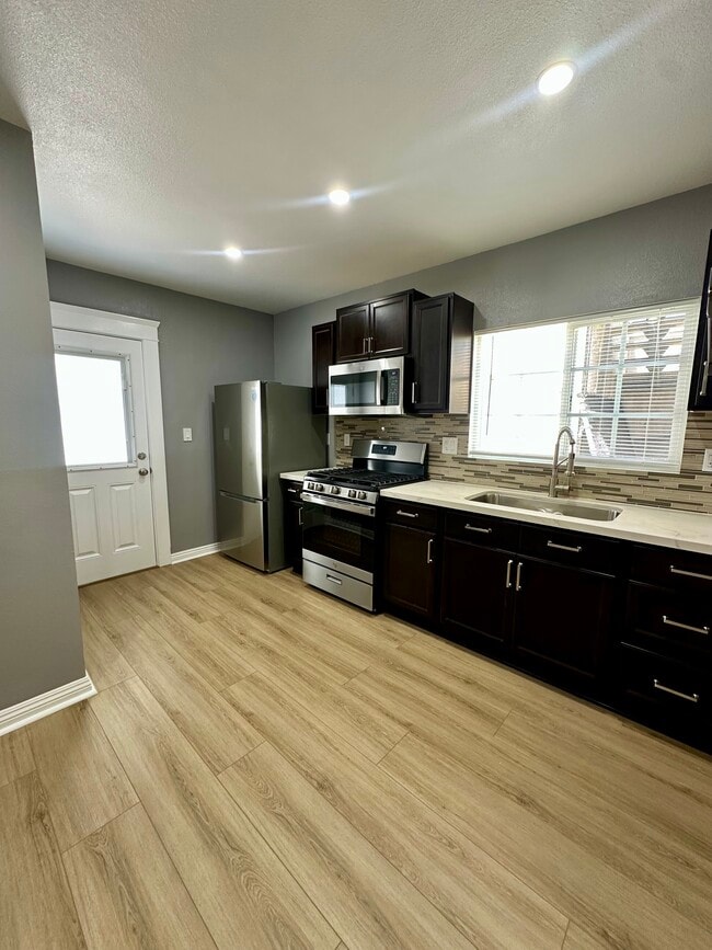 Photo - 1535 Freeman Ave