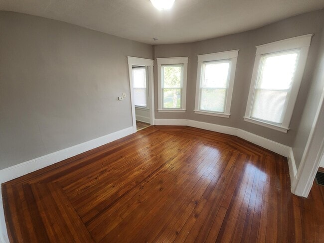 27 Fairview Ave Unit 27A