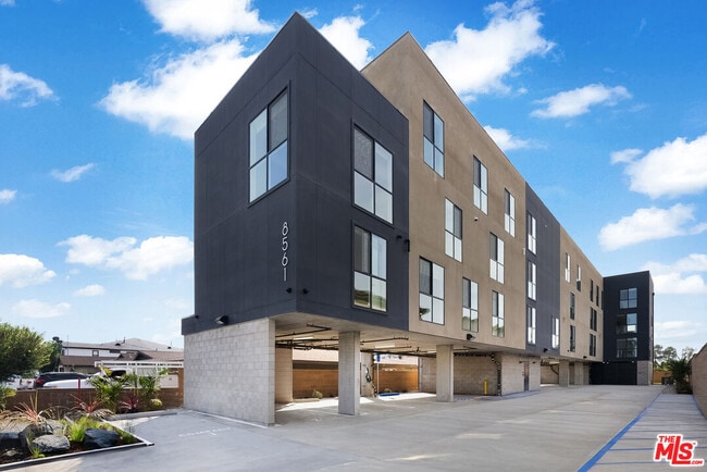 Building Photo - 8561 Belmont St Unit 1