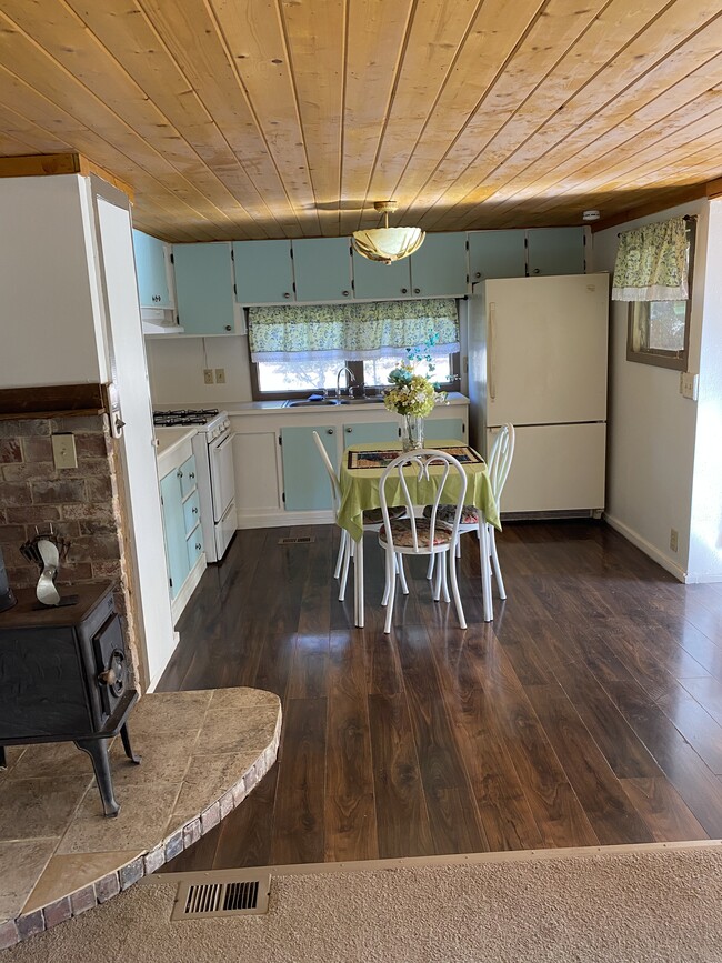 Cocina (1) - 808 N Easy St