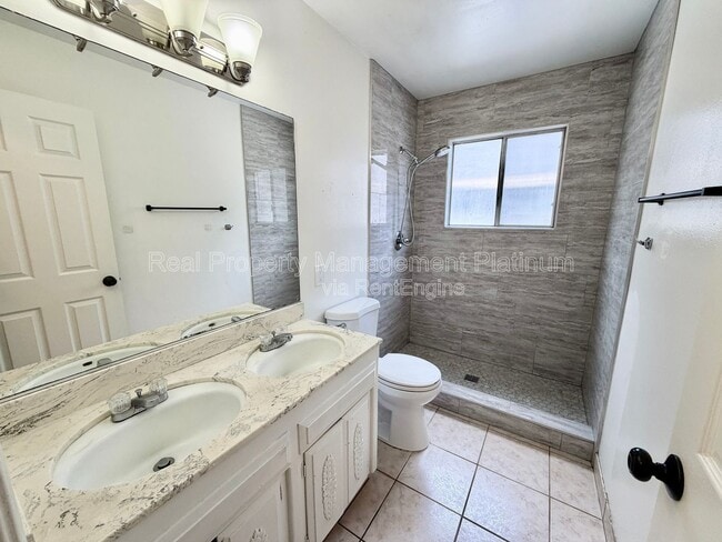 Photo - 5694 N 9th St