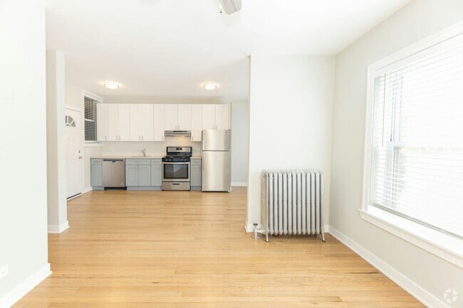 Building Photo - 2010 W Foster Ave Rental