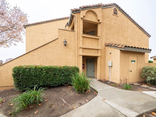 Building Photo - Large 2 Bedroom, 2 Bath Condo in San Ramon