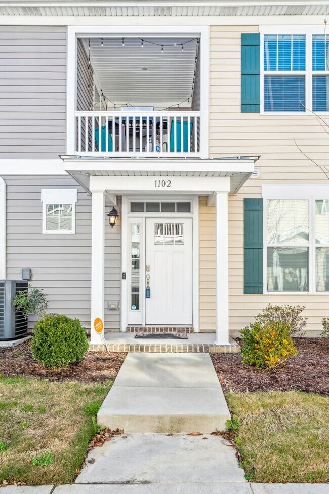 Photo - *Almost New & Ready for You!*