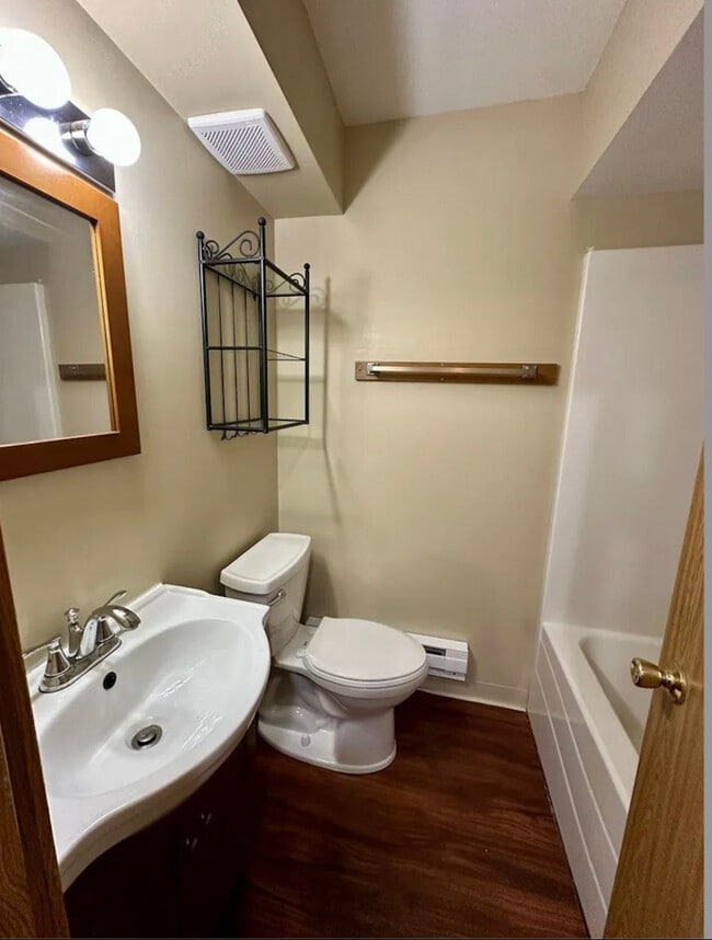 Photo - 690 W Judson St Unit 8