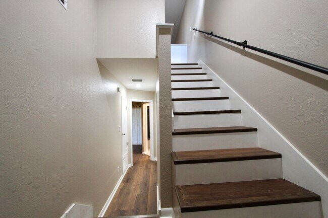 Photo - 200 White St