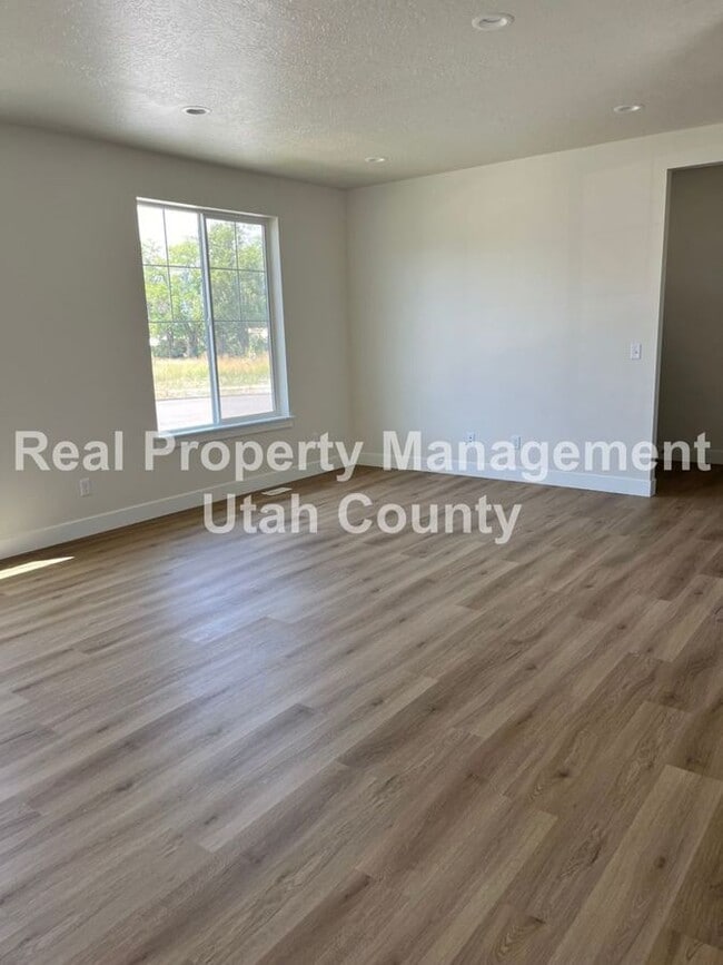 Photo - 2425 Orchard Cir
