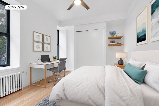 Photo - 300 W 17th St