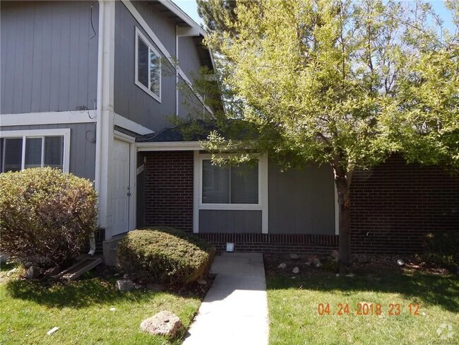 Building Photo - Nice 2 Bedroom townhome in Aurora