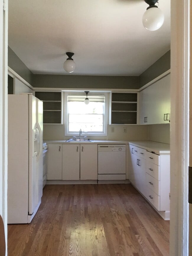 Photo - 5016 N Commercial Ave