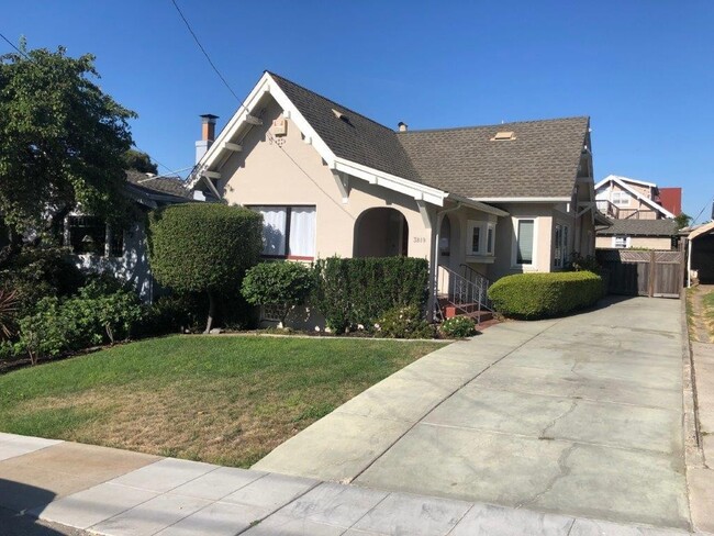 Amazing 3 Bedroom, 2 Bath House, Fully Rem... - Amazing 3 Bedroom, 2 Bath House, Fully Rem...